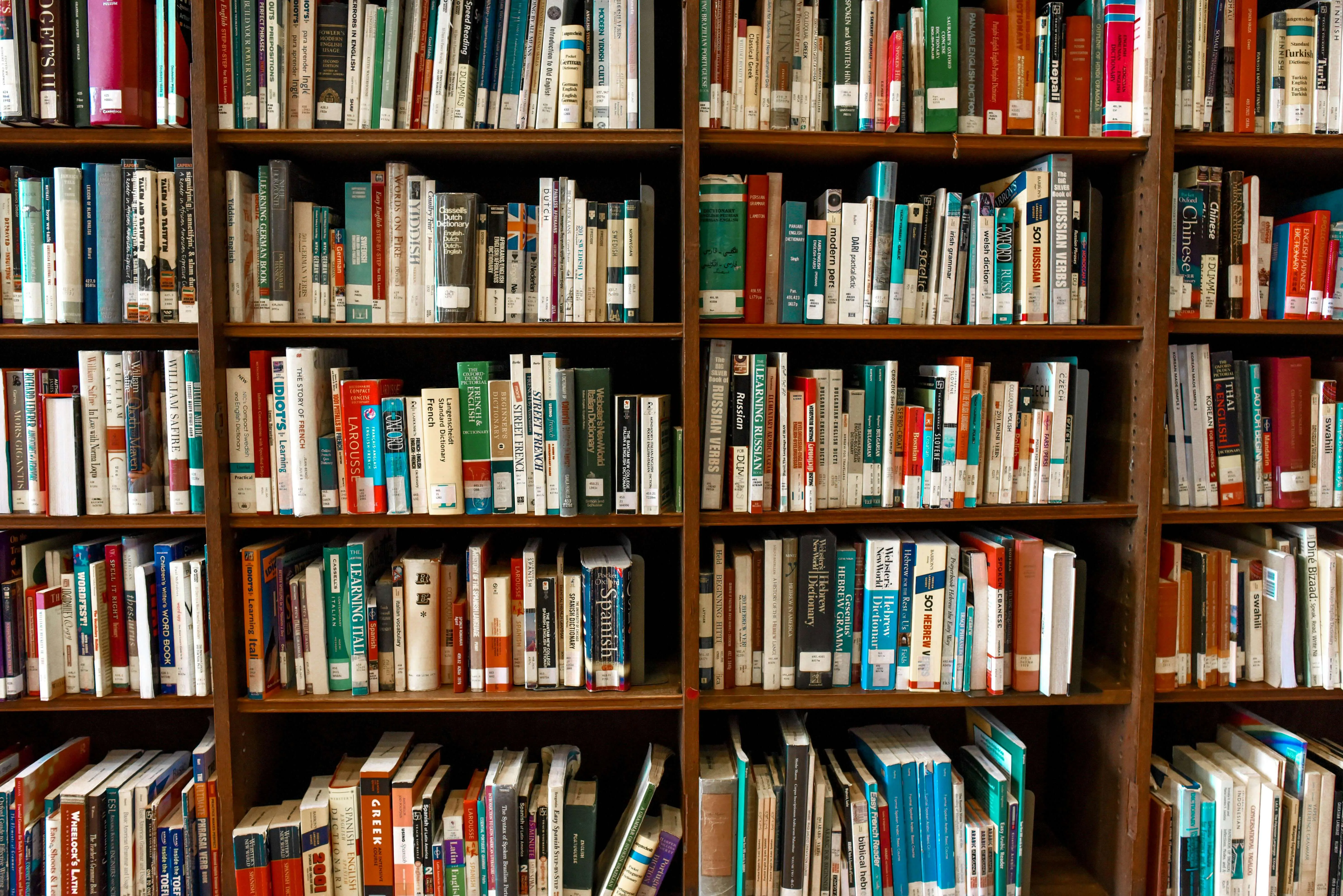 A book shelf full of books